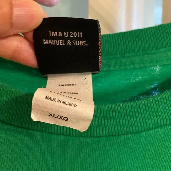 *EUC* 2011 Mad Engine Marvel Avengers Shirt - Green - Men’s Size XL - Picture 3 of 3